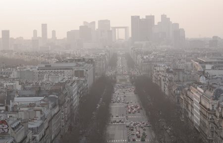 Ciudad con contaminación.